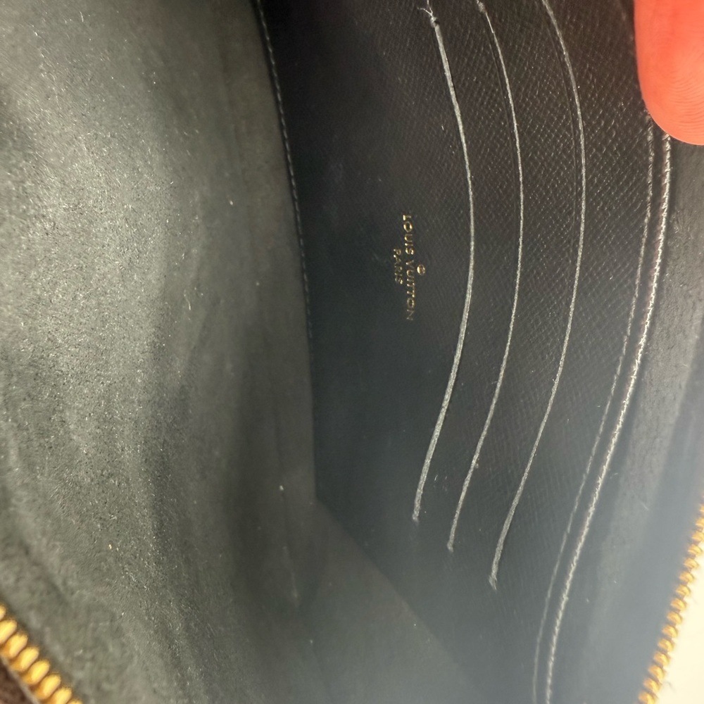 Louis Vuitton Reverse Giant Double Zip Pochette - Picture 8 of 16